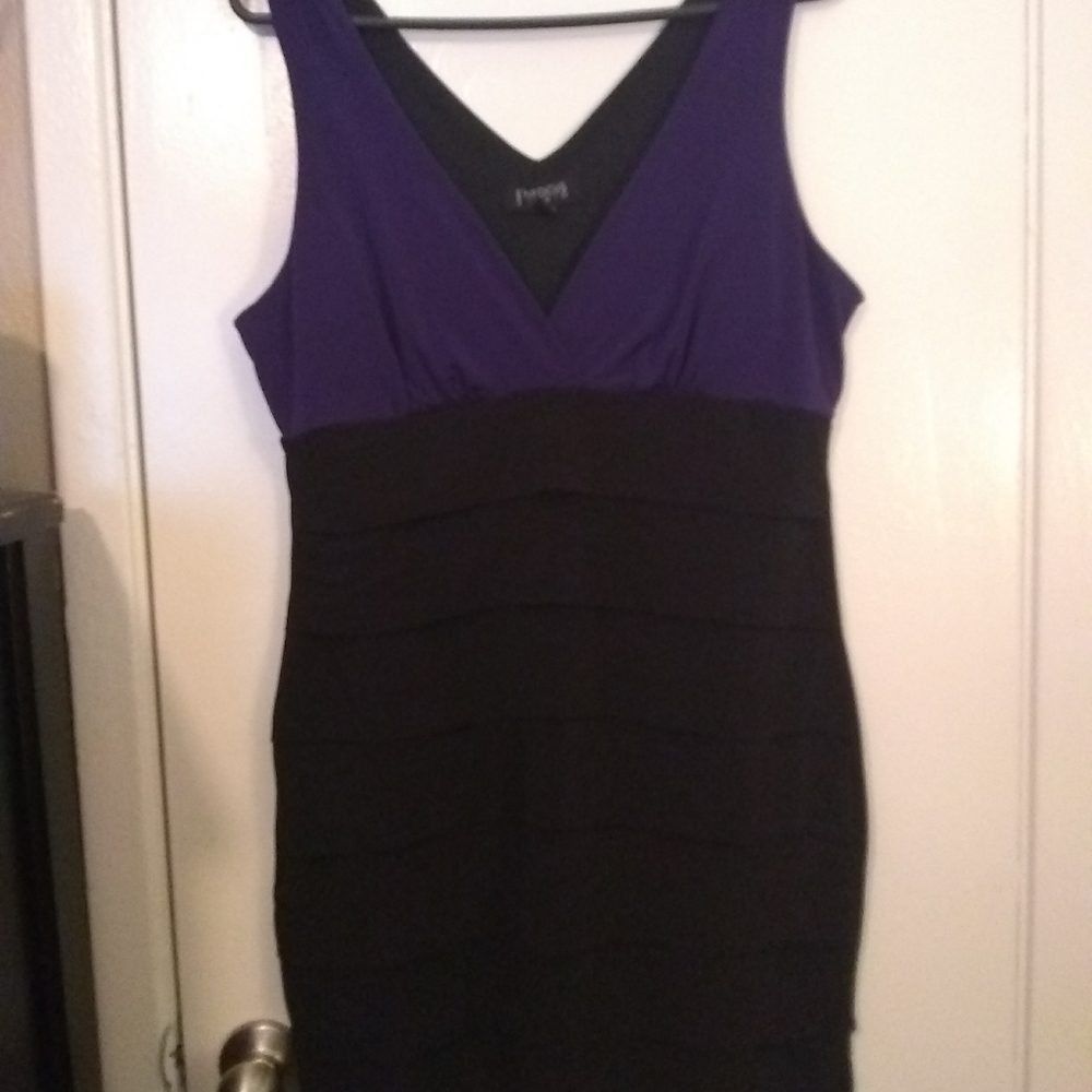 Dress - Picture 3 of 4